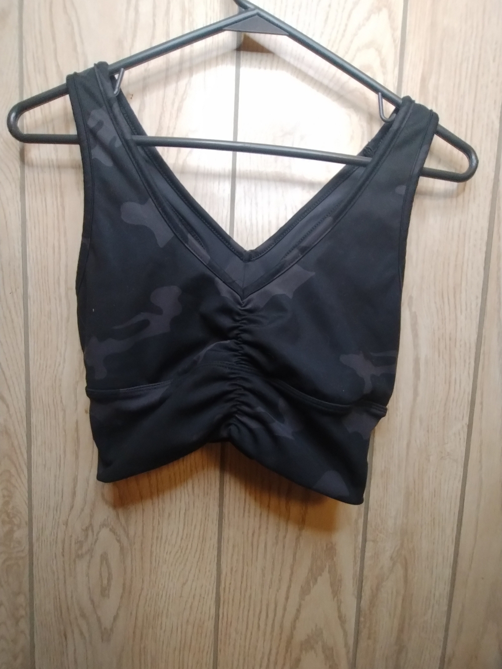 As Revival Ruched V-Neck Black Camo Sports Bra
